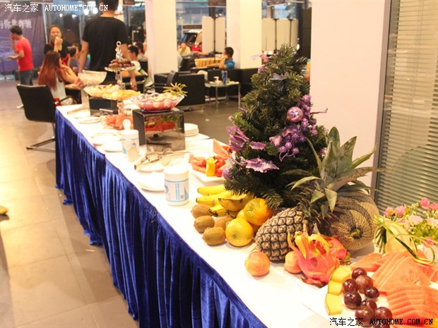 【图】奔驰<em>香车美女</em>比基尼冷餐会 圆满落幕_汽