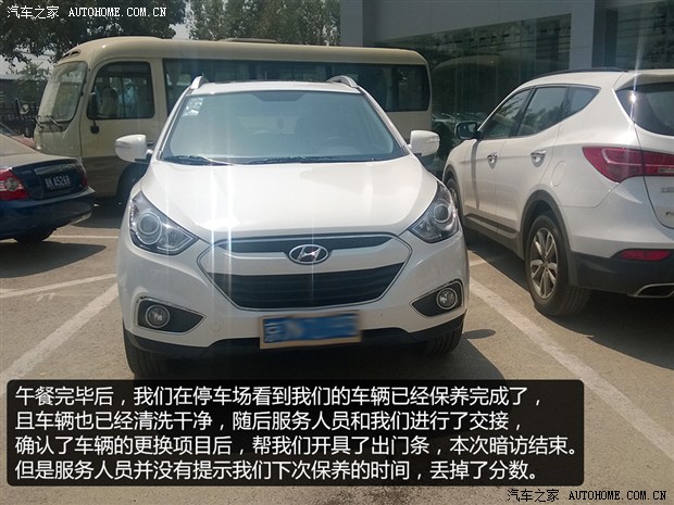 客户休息区休息的客户只能凭着之前服务人员告诉我们的时间掐高清图片