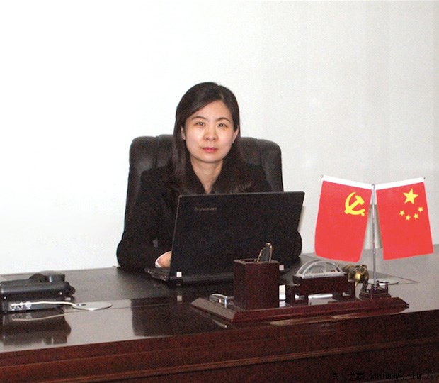 图为:唐山市英菲尼迪盛菲店总经理杨立红女士图为:杨立红总经理亲笔