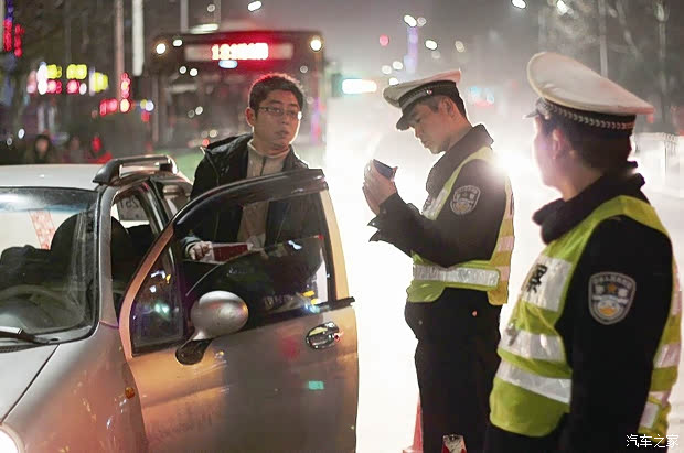 比酒驾还可怕 吸毒男子高速逆行3死1伤_瑞虎5